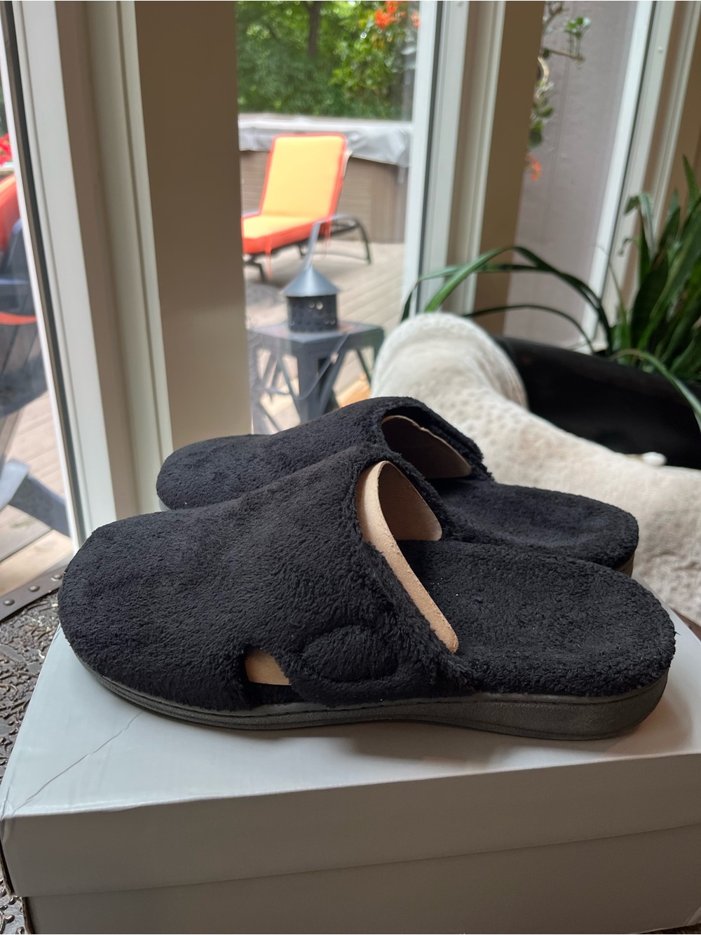VIONIC GEMMA MULE SLIPPERS IN BLACK 9 10